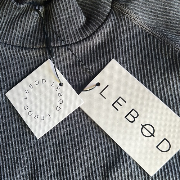 Size small Lebod Ribbed Crop Tee - Picture 3 of 4
